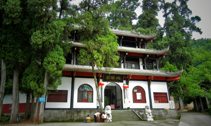 初夏歡樂行，暢游鶴鳴山